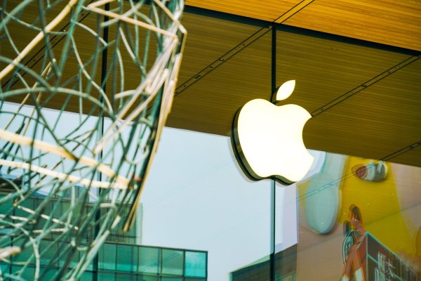 库克交接苹果，把下一个时代命题留给特努斯