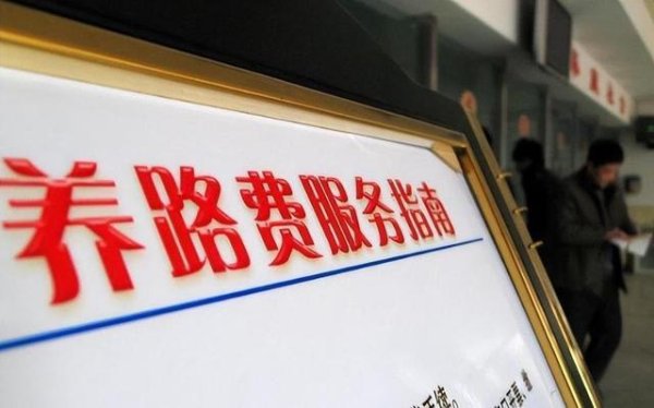 电车要不要交养路费？人民日报点破：这不是普通车主之间的矛盾
