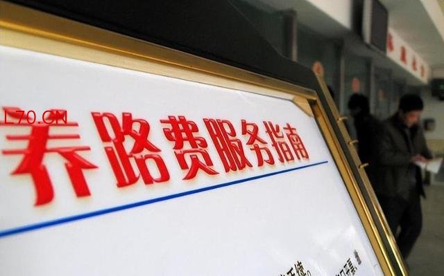 电车要不要交养路费?人民日报点破:这不是普通车主之间的矛盾