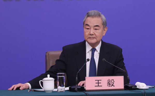 回答21个提问, 王毅外长的10个金句透露中国外交新信号